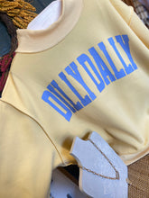 DILLY DALLY MOCK NECK CREW TOP